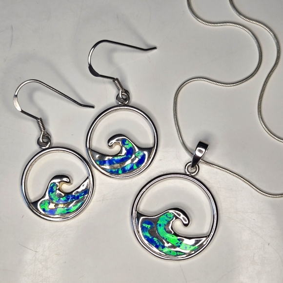 925 Silver wave earrings and necklace set - Picture 1 of 3